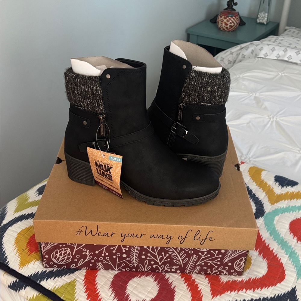 Muk Luks Lucy Laylah Black Boots with Knit Cuff